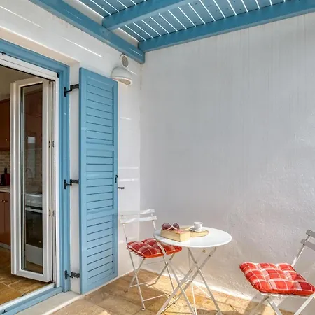 Apartment Comfy House In Paros